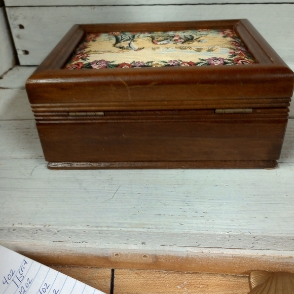 Vintage Pat Yoshikawa, Tapestry Top Jewelry Box, Jewelry Storage, Organizer. - Picture 4 of 12